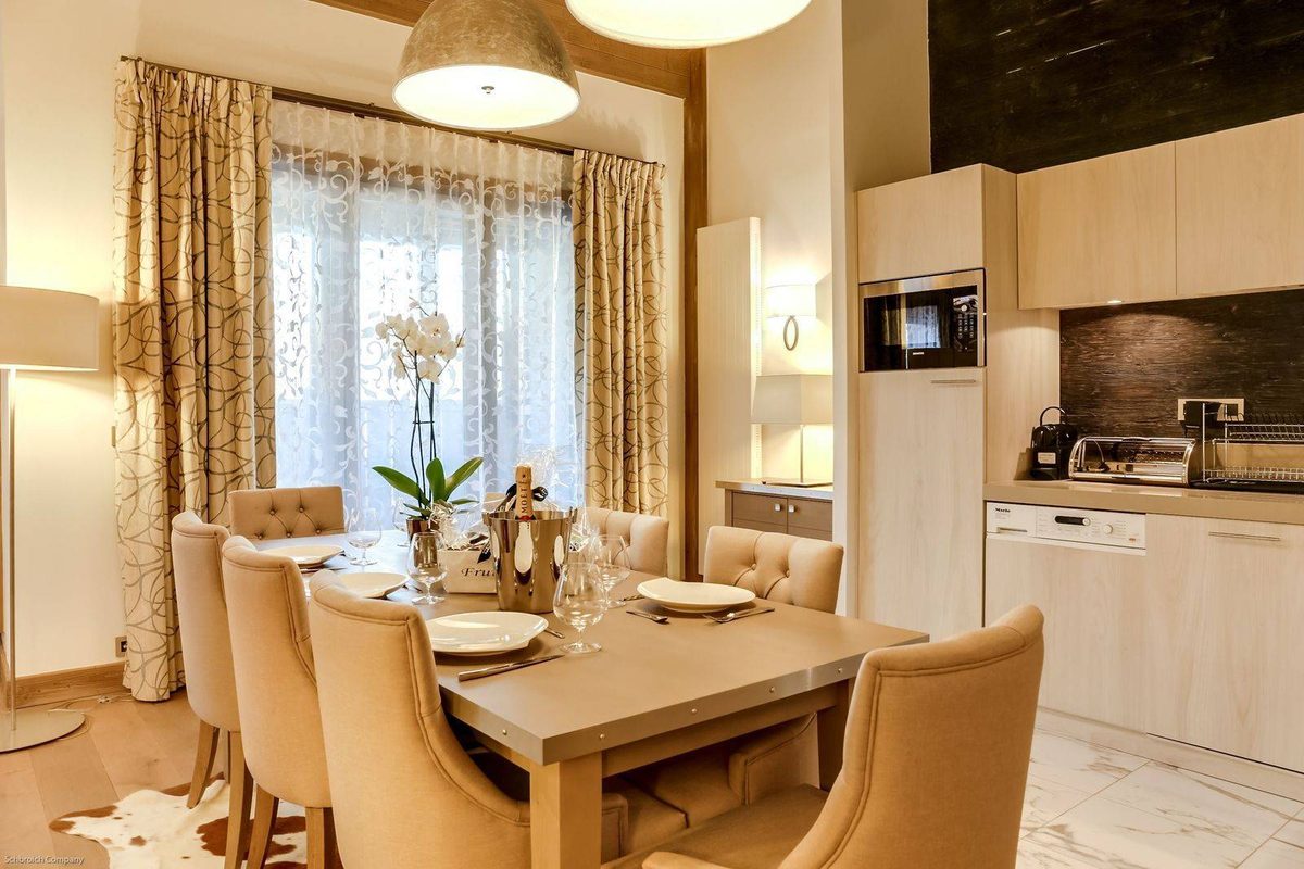 Carre Blanc 140 interior view 4
