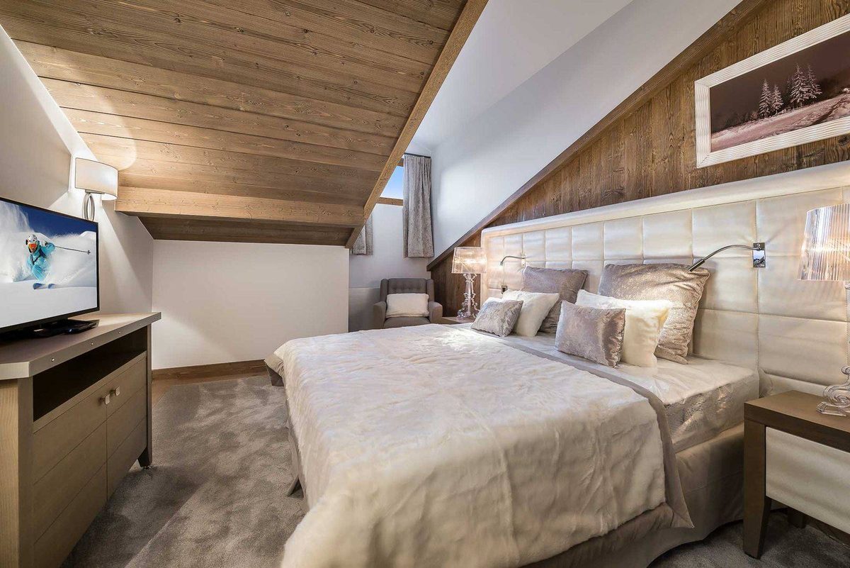 Carre Blanc 371 interior view 5