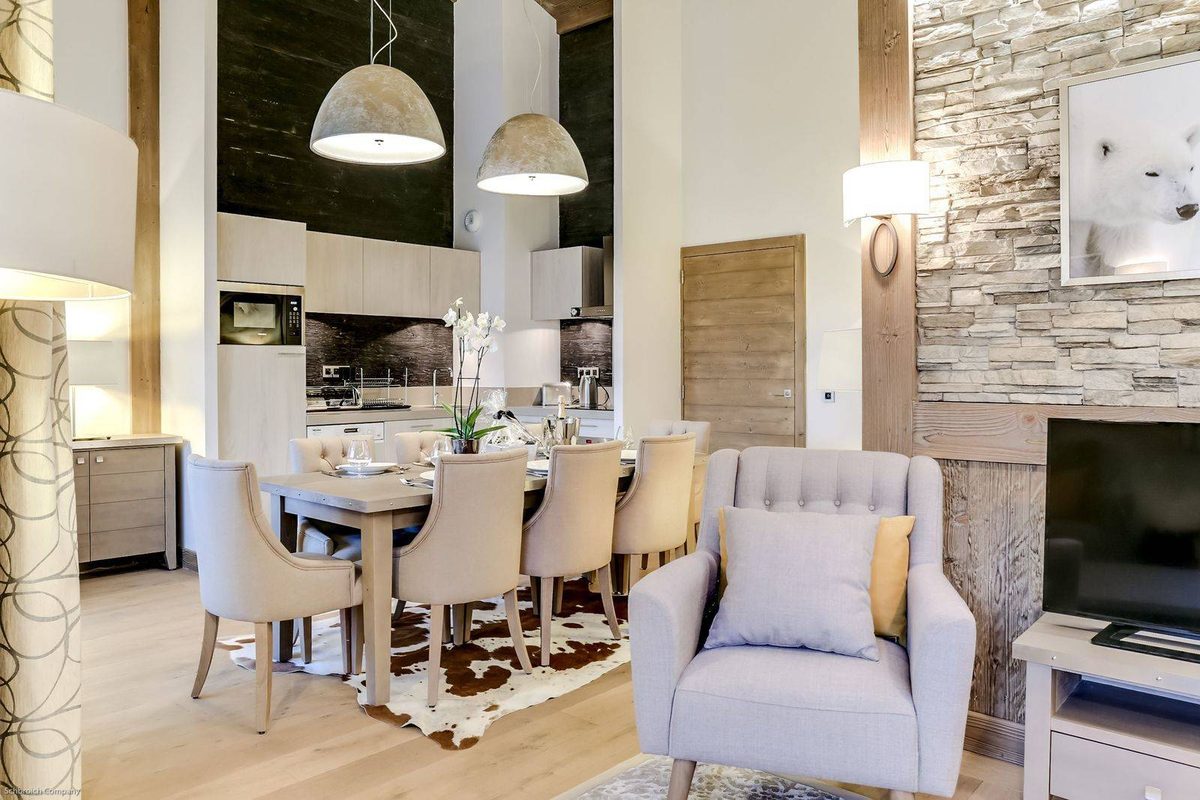 Carre Blanc 140 interior view 2