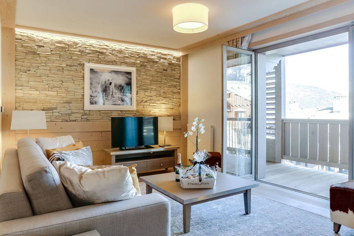 Carre Blanc 121 interior view 5