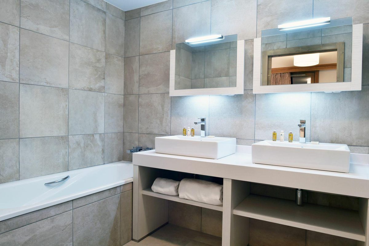Carre Blanc 111 interior view 3