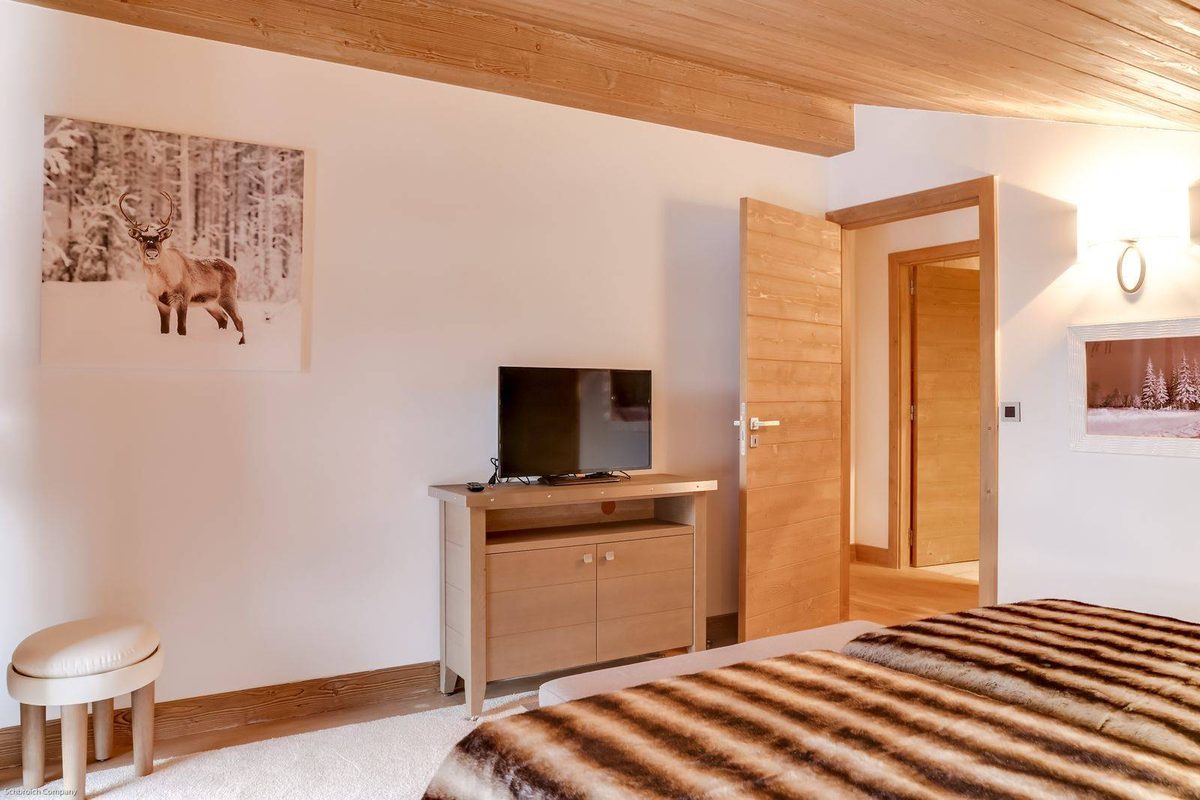 Carre Blanc 241 interior view 4