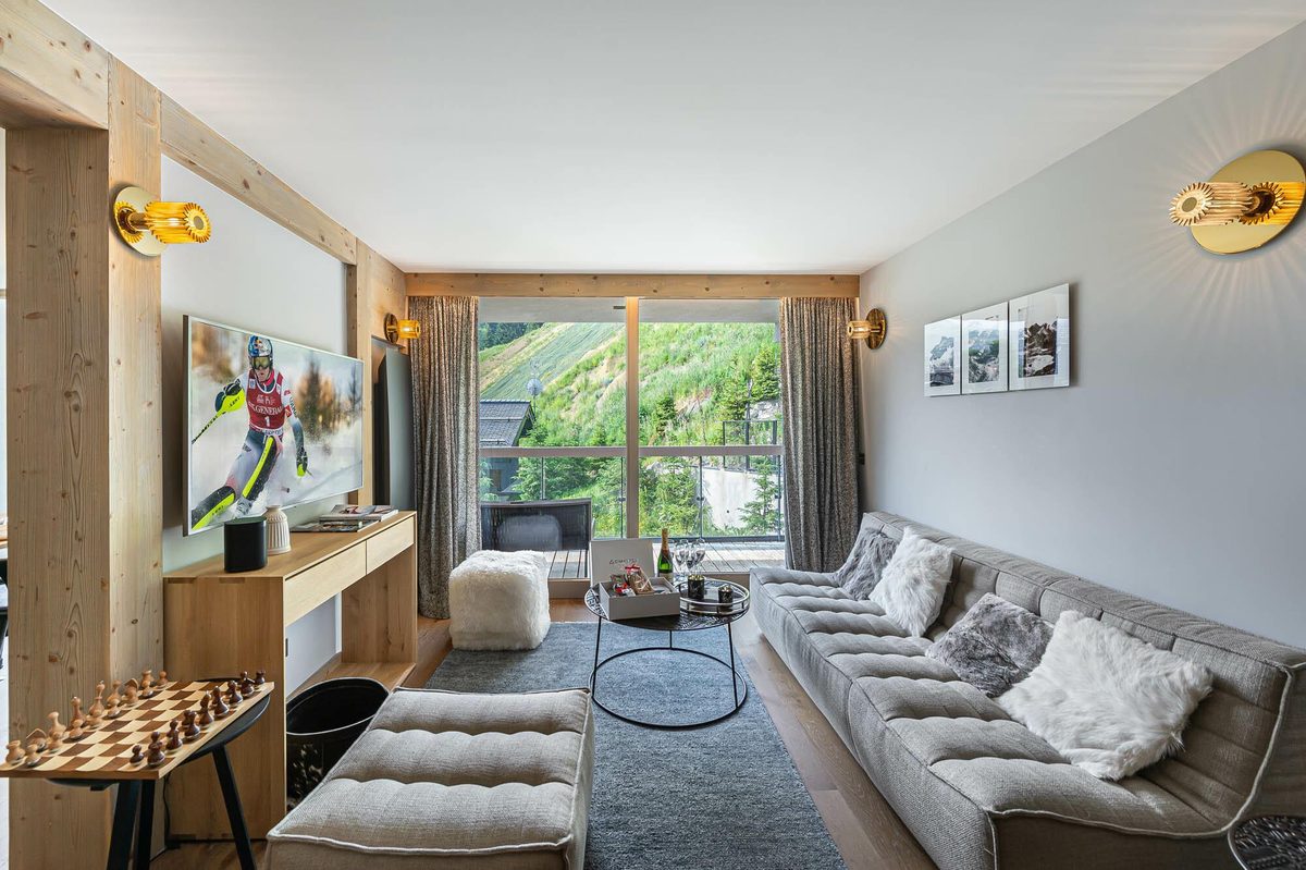 Phoenix 401 interior view 2