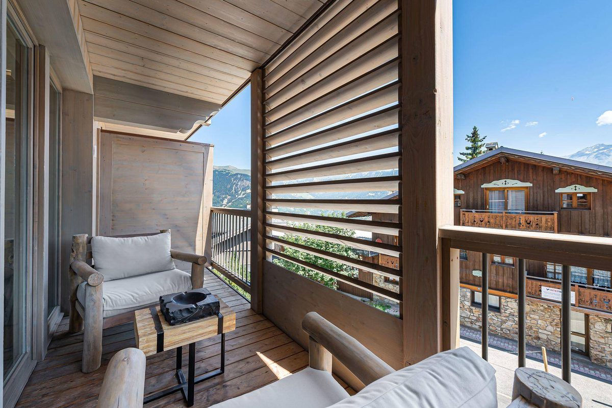 Carre Blanc 233 interior view 5