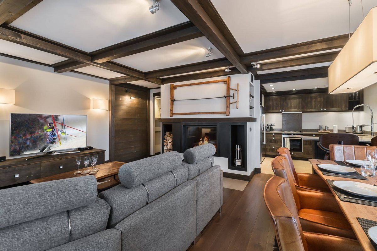 4807-4 - Luxury 4 bedroom apartment in Centre