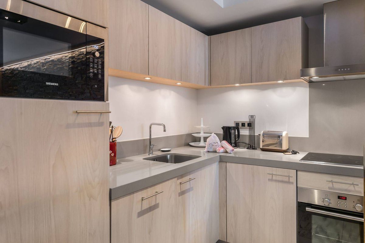 Carre Blanc 243 interior view 2