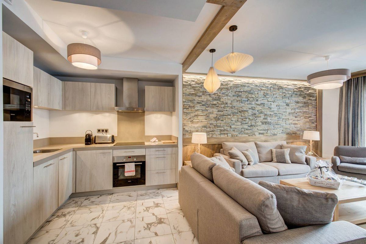 Carre Blanc 251 interior view 3