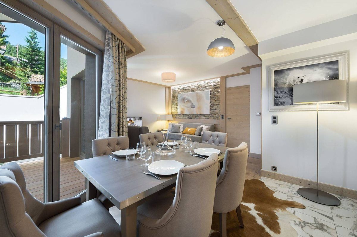 Carre Blanc 133 interior view 5