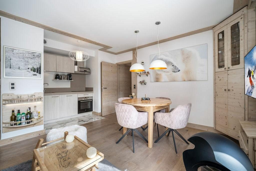 Carre Blanc 372 interior view 2