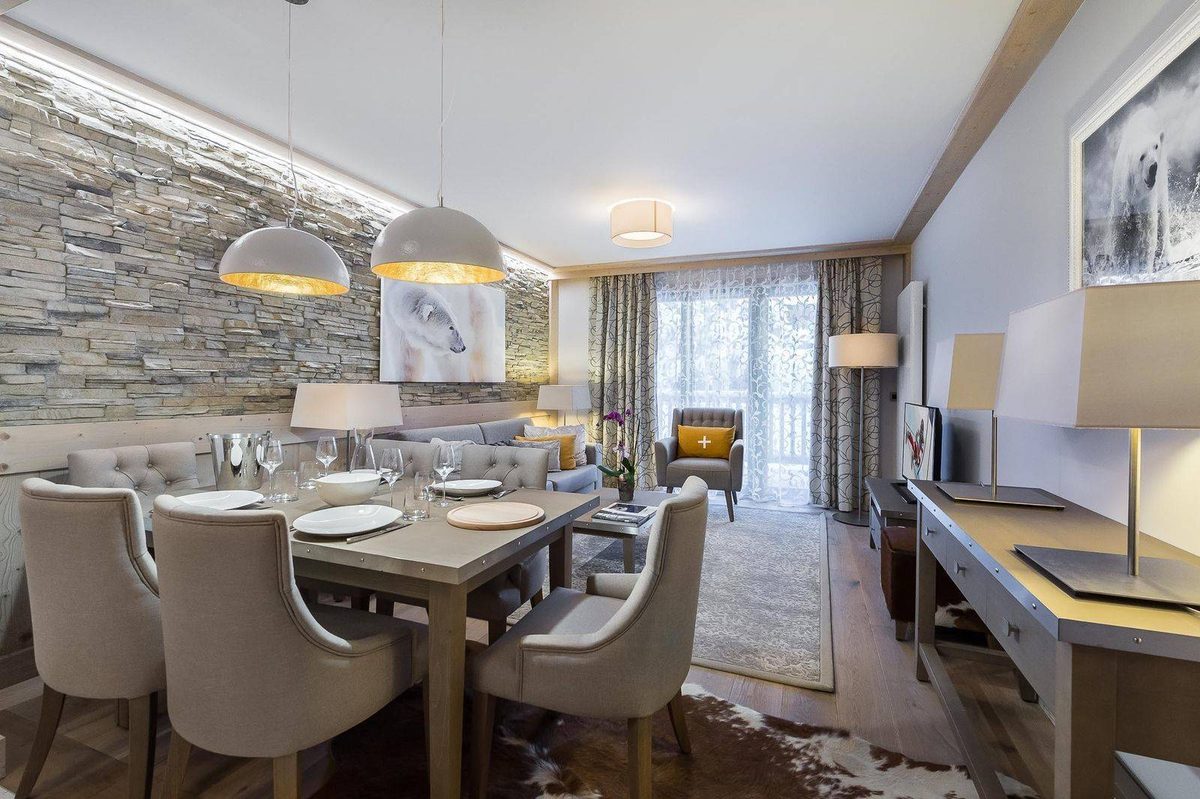 Carre Blanc 235 interior view 3