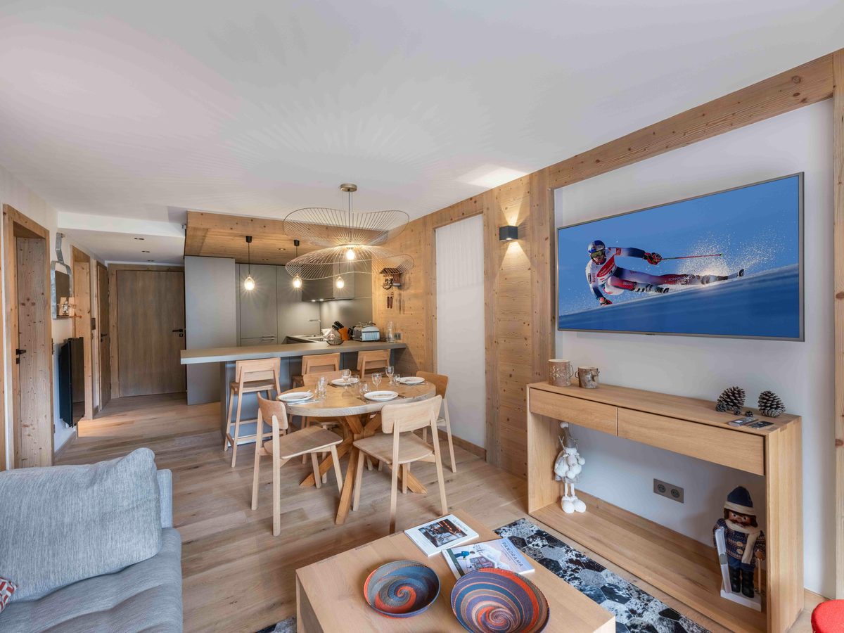 Phoenix 404 interior view 3
