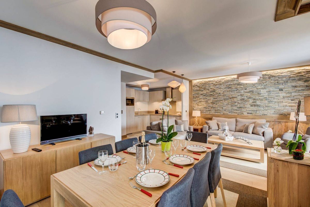 Carre Blanc 251 interior view 5