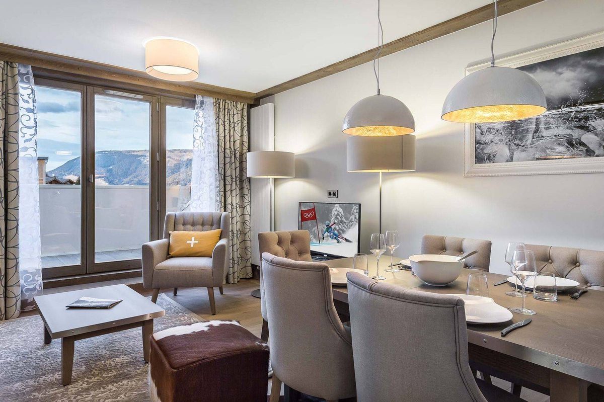 Carre Blanc 371 interior view 2