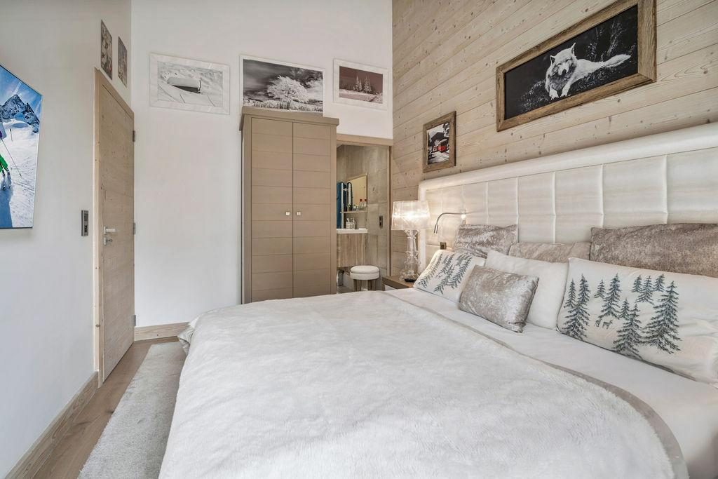 Carre Blanc 372 interior view 4
