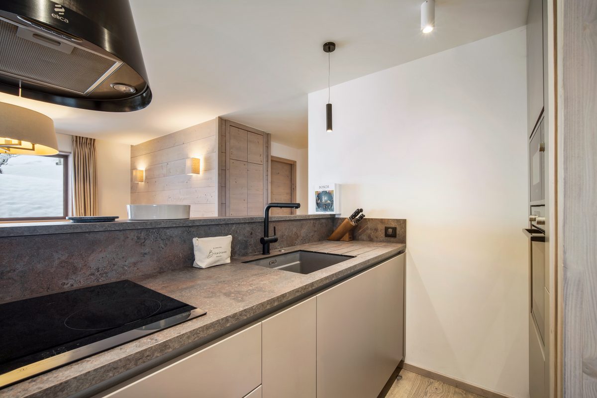 Cinq Sommets 411 interior view 5