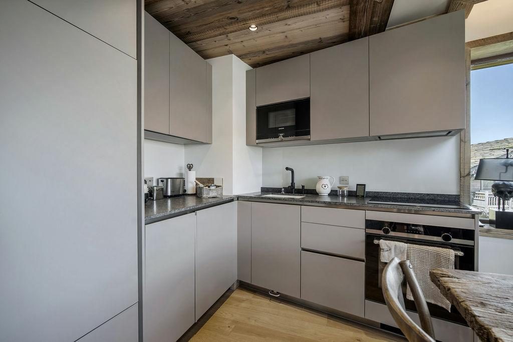 MANEJ 06 interior view 4