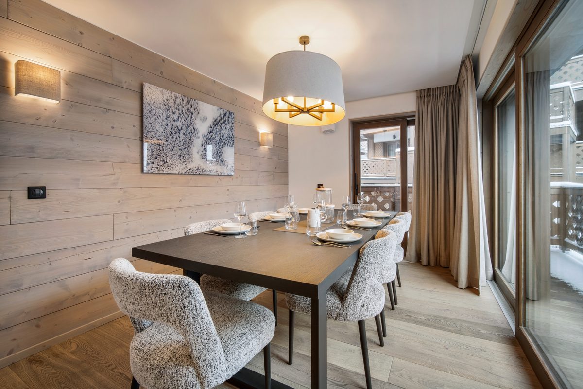 Cinq Sommets 411 interior view 2