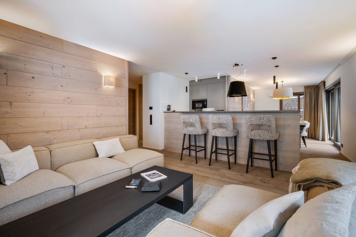 Cinq Sommets 411 interior view 4