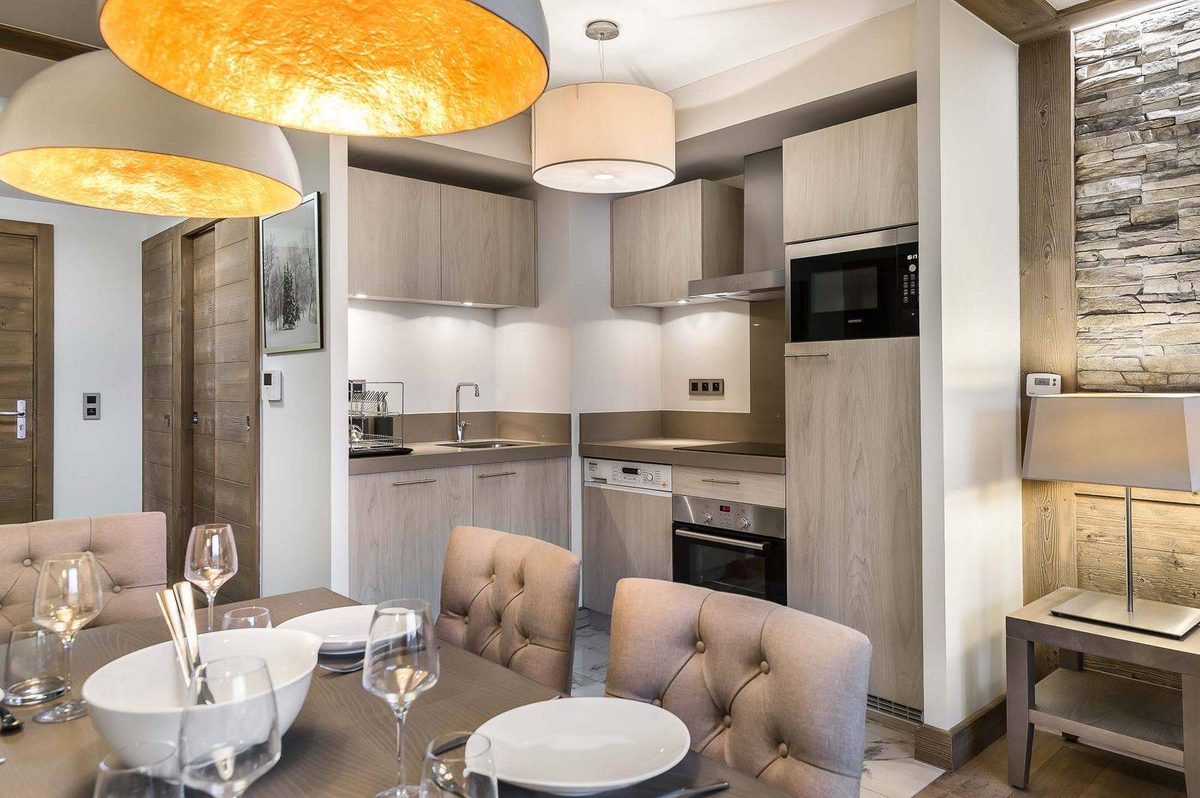 Carre Blanc 371 interior view 3