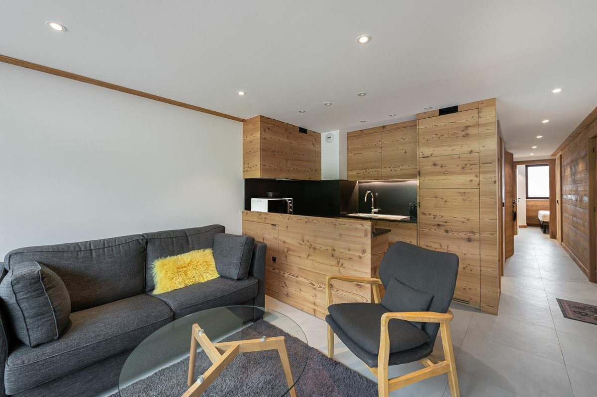 Lou Rei 407 interior view 2