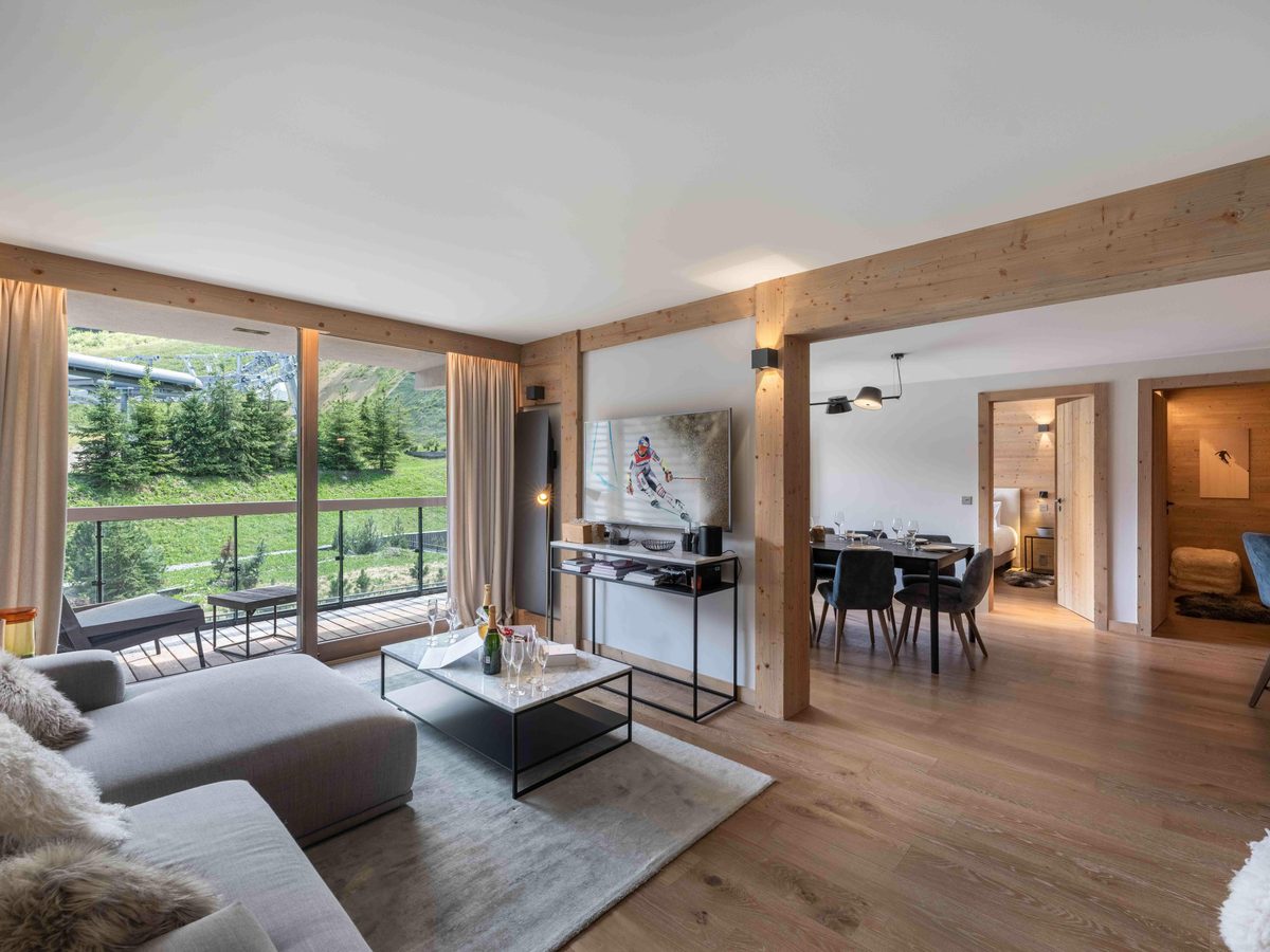 Phoenix 205 interior view 2