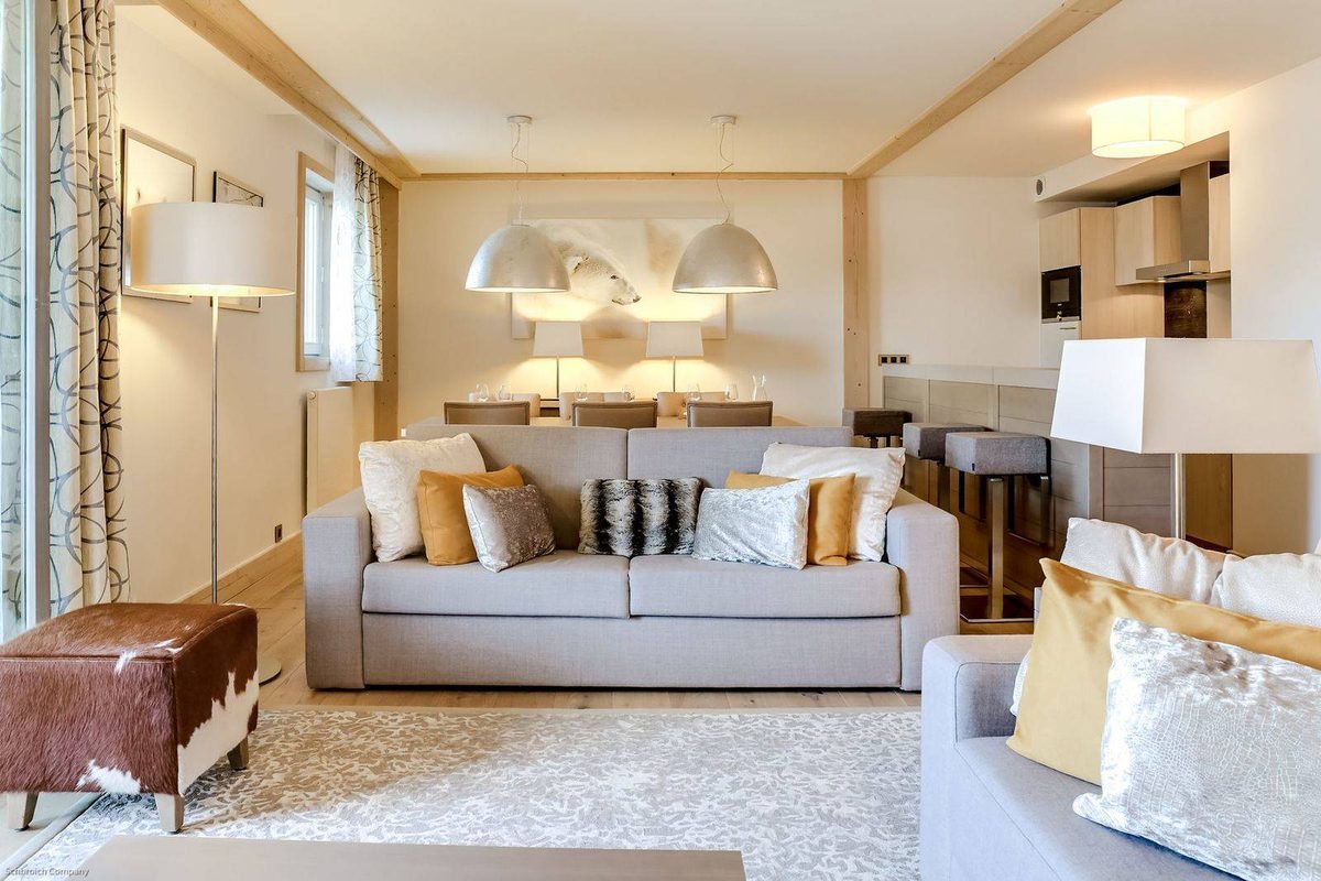 Carre Blanc 121 interior view 4