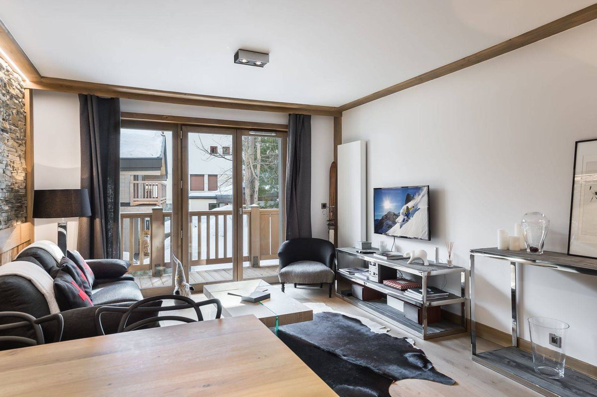Carre Blanc 243 interior view 3
