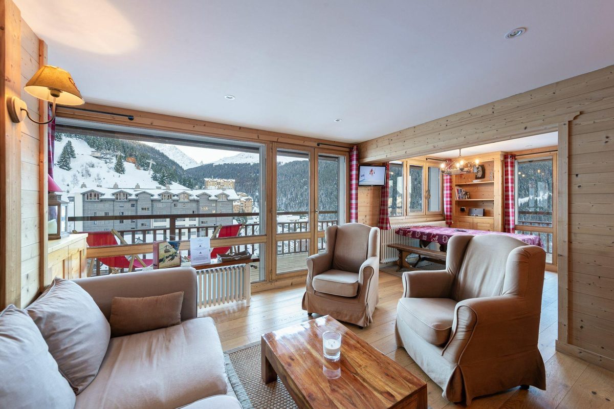 RE009B - Luxury 1 bedroom apartment in Centre
