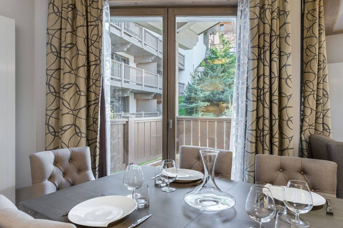 Carre Blanc 133 interior view 4