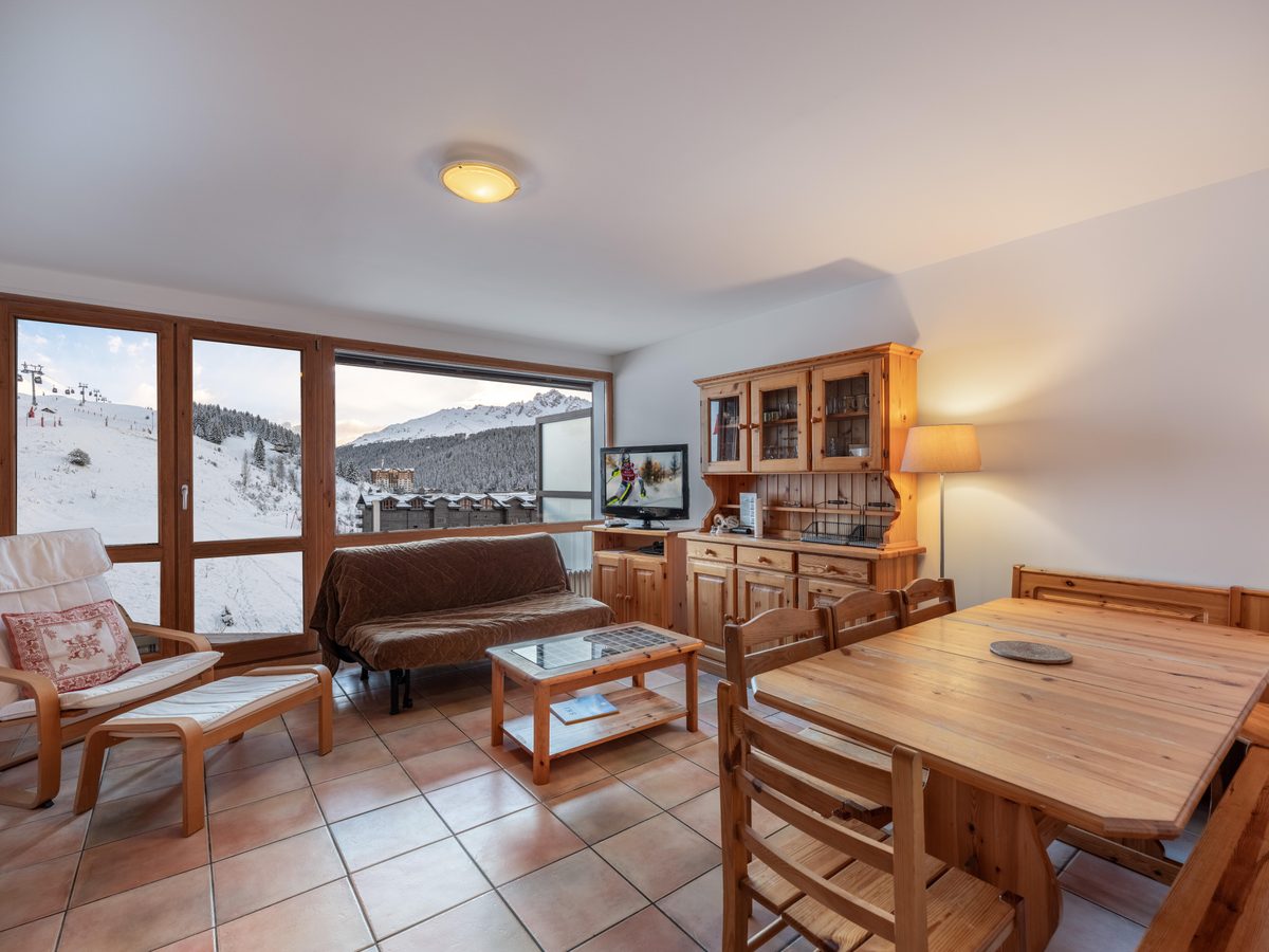 RE010X - Luxury 2 bedroom apartment in Centre