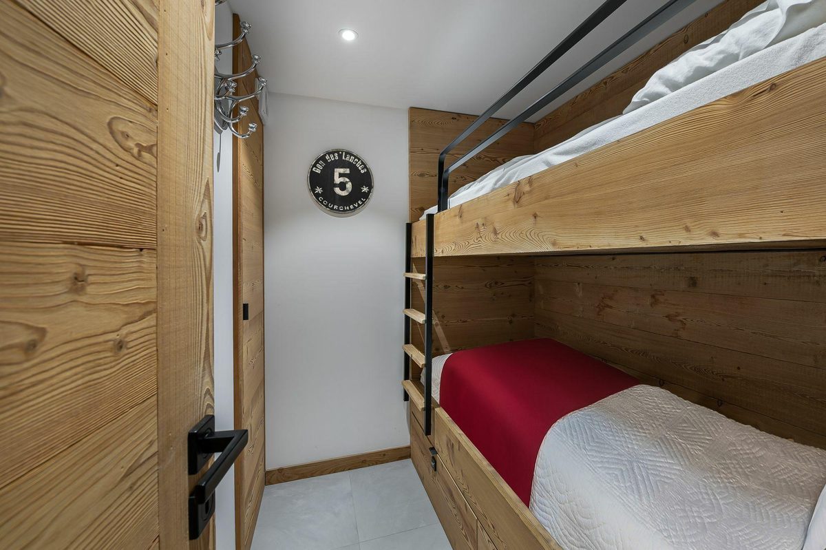 Lou Rei 407 interior view 4