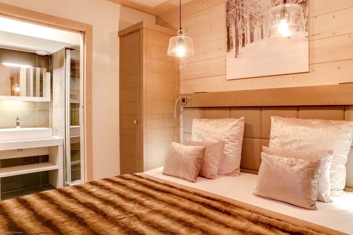 Carre Blanc 240 interior view 4
