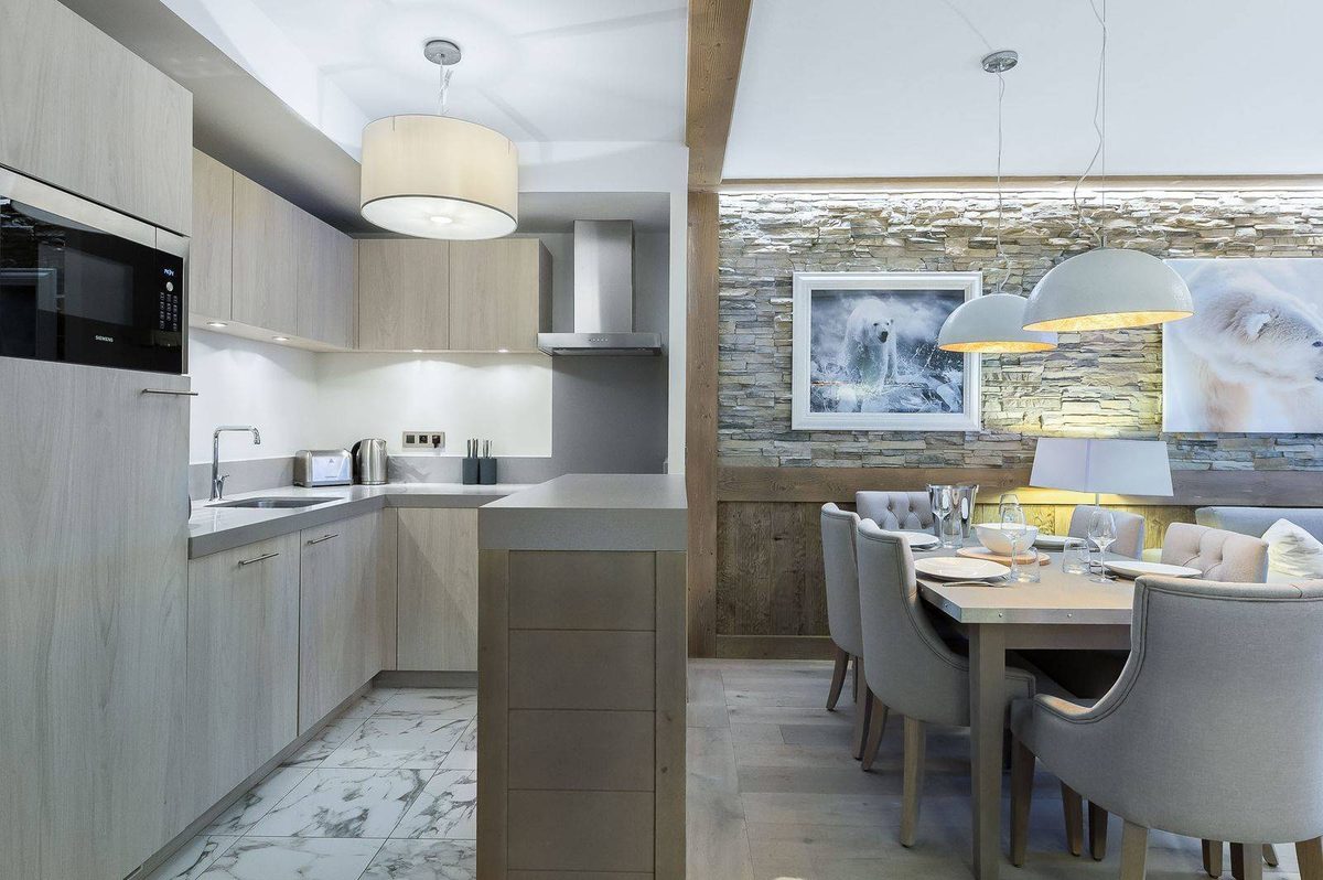 Carre Blanc 234 interior view 3
