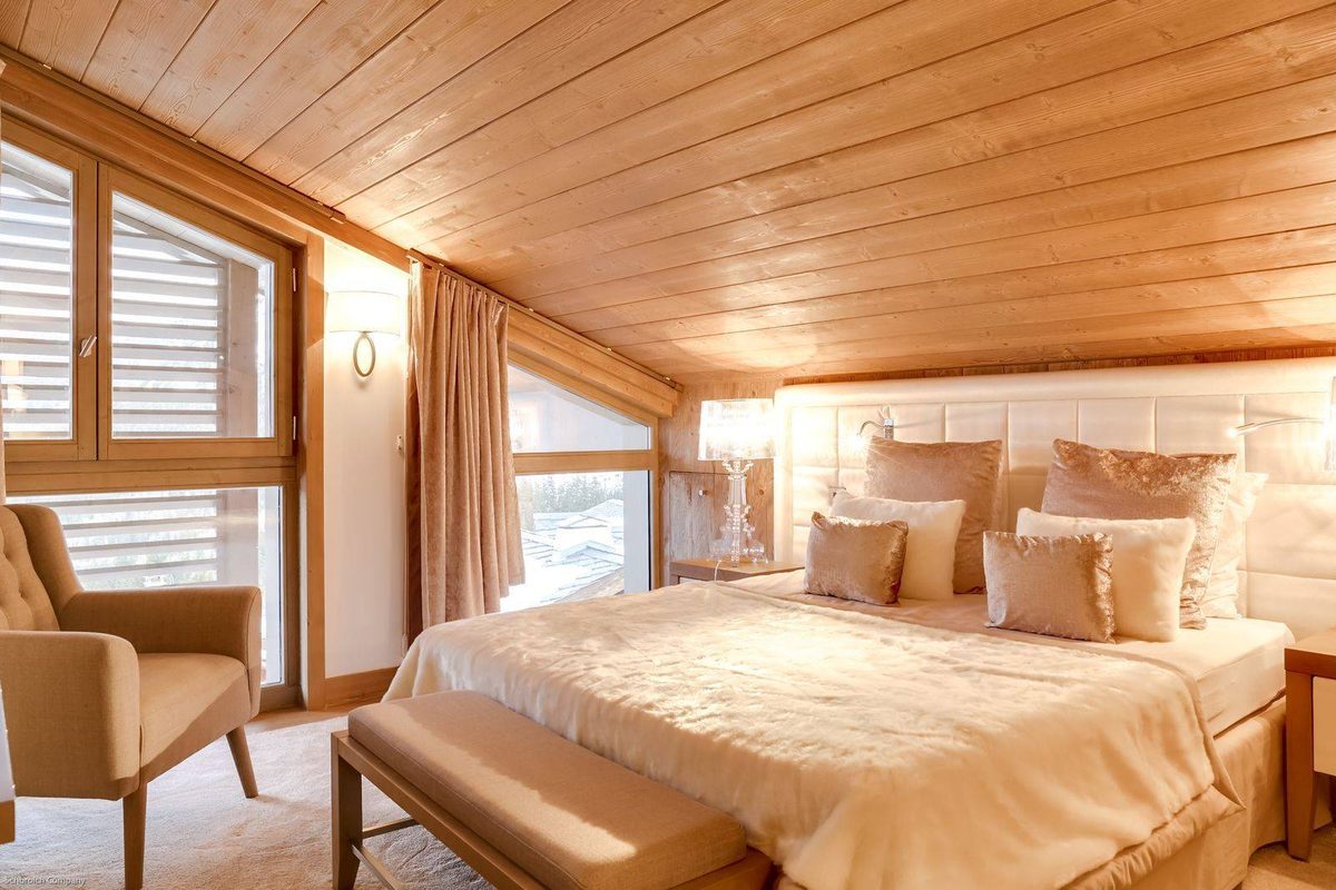 Carre Blanc 241 interior view 5