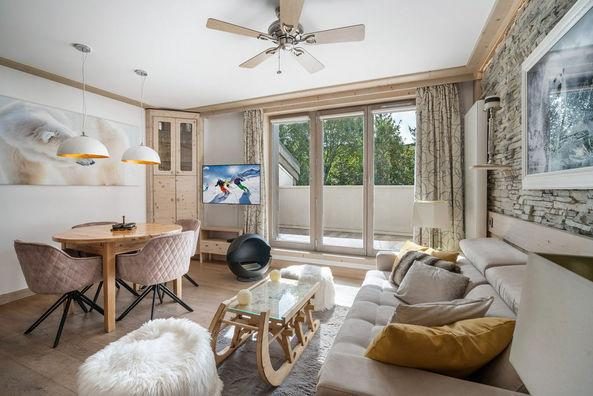 Carre Blanc 372 - 2 bedroom apartment in Centre, Courchevel Village