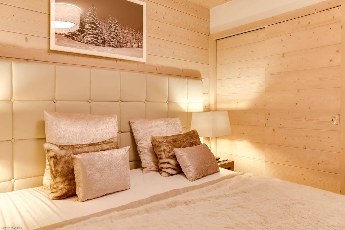Carre Blanc 240 interior view 5