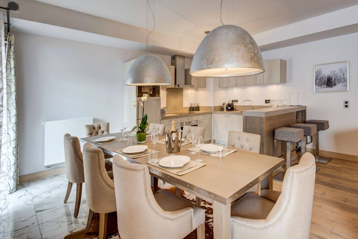 Carre Blanc 361 interior view 4