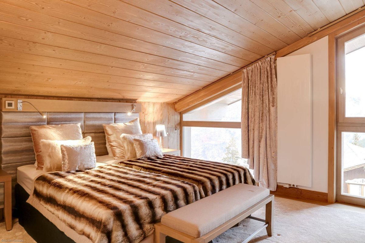 Carre Blanc 241 interior view 3