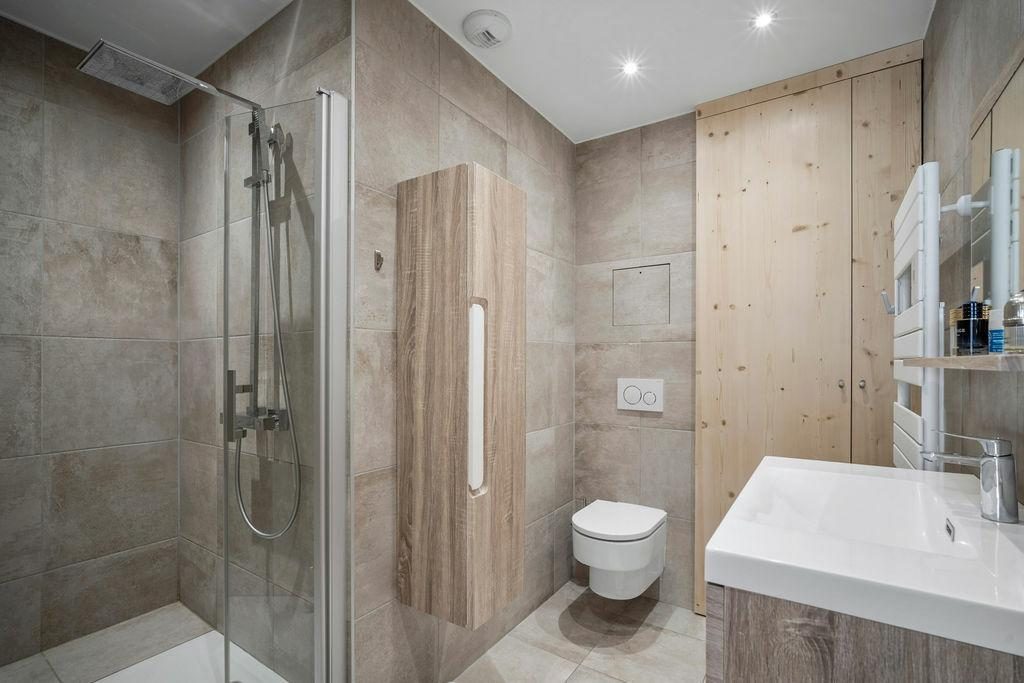 Carre Blanc 372 interior view 5
