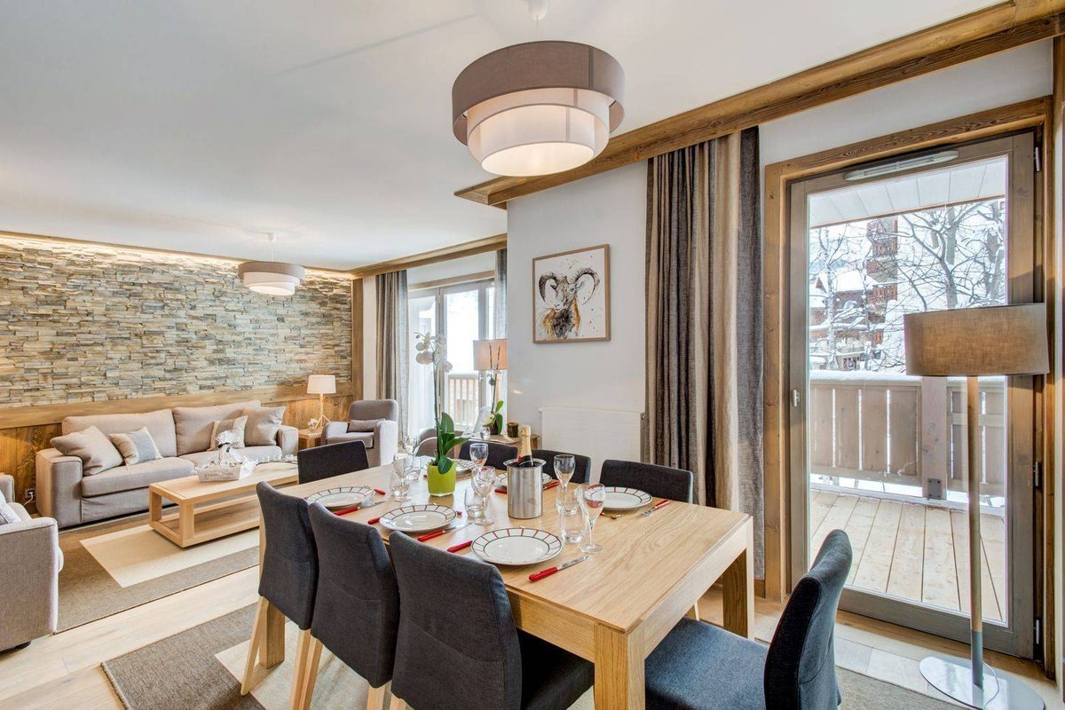 Carre Blanc 251 interior view 4