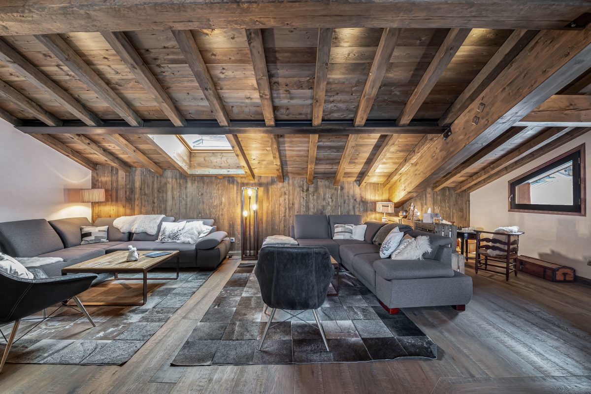 Etagne interior view 2