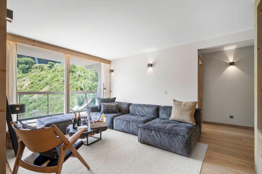 Phoenix 801 interior view 3