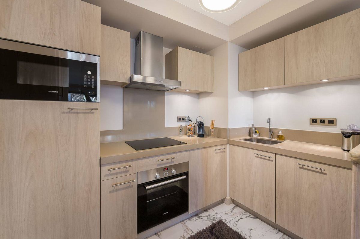 Carre Blanc 245 interior view 5