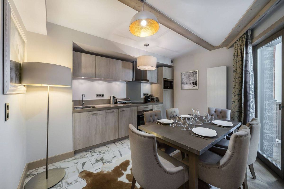 Carre Blanc 133 interior view 2